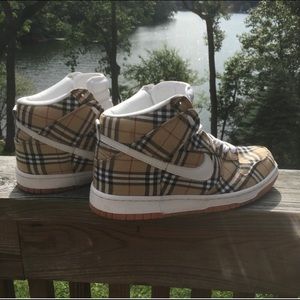 nike dunk burberry